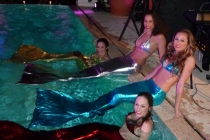 sirène aquatique nageuse