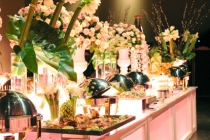 Location buffet lumineux - Décoration florale