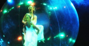 2 danseuses dans une bulle de cristal