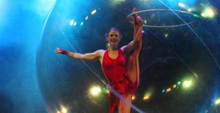acrobaties et hula-hoop