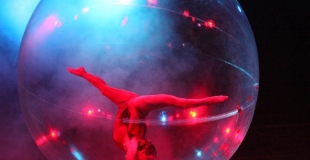 Hula-hoop dans une sphere