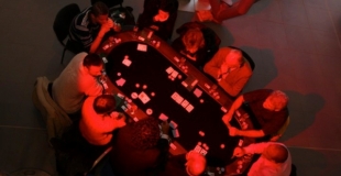 table de poker haut de gamme