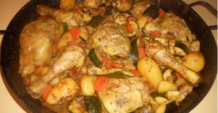 colombo de poulet accompagné d'un riz blanc