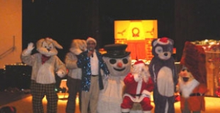 6 peluches, Père Noël, chanteur