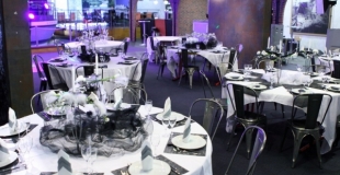 L’espace Prestige est un lieu unique, idéal pour des soirées à thèmes. Sans quitter le stade Bollaer