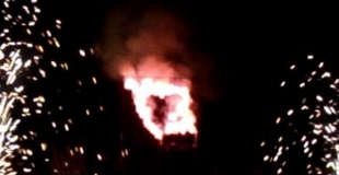 Vos initiales, un coeur et des fontaines d'artifice