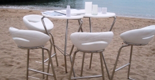 tabourets grain de café et tables hautes emboîtables