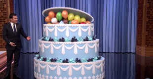 Gâteau surprise géant pour anniversaire avec stripteaseuse ou chippendale
