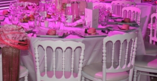 Louer des chaises type Napoléon blanches ou rouges pour un mariage