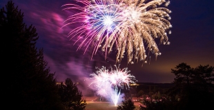 Organiser un feu d'artifice pour le 14 juillet dans votre ville ou village