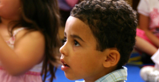 Proposer un spectacle en crèches pour les tout petits, spectacles pour très jeune public