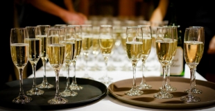 Diner assis, buffet ou cocktail dinatoire pour une soirée d'entreprise ?