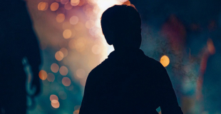 Artifices et fumigènes en évènement privé : comment gérer soi-même ?