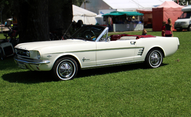 Location Ford Mustang ou voiture américaine pour un cortège de mariage