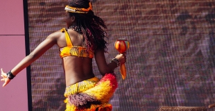 De la danse africaine en animation d'une fête de famille ou mariage