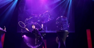 Greg, souffleur de bulles