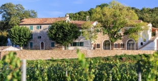 vue de l'extérieur du domaine
