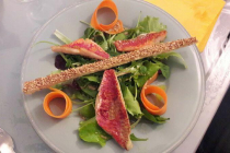 Plat cuisiné : rouget en salade.