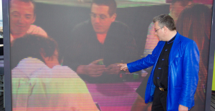 Surveillance de la finale du championnat de France de poker