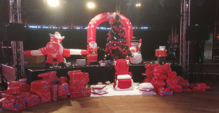 Animation père Noël avec fauteuil et Décor