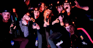 une animation de laser tag s'installe sur votre événement de jour comme de nuit