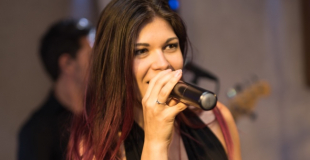 Chanteuse Smart Music