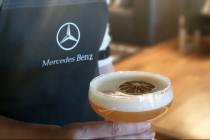 Lors d’un événement privé pour Mercedes-Benz, nos cocktails sur-mesure ont pris place au cœur de l’expérience client.