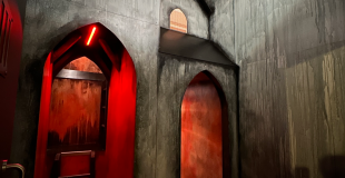 Un décor de prison abandonnée dépaysant