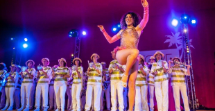 Danseuse brésilienne et batucada Foire de Paris